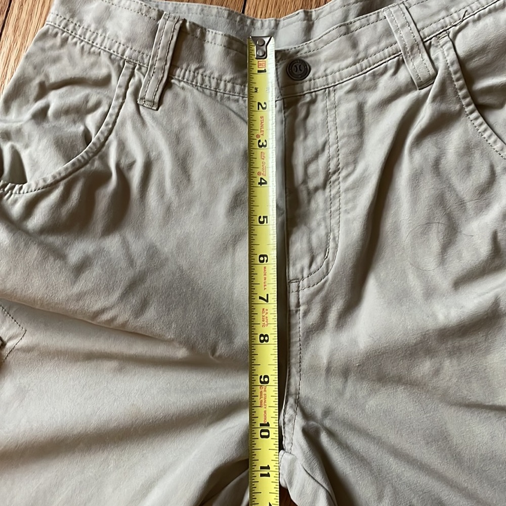 Hurley Tan Khaki Cargo 6 Pocket Shorts 26” high waist EUC sz 10/12 medium - Picture 7 of 7